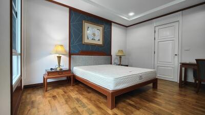 Classic Renovated Spacious Condo Sukhumvit 43 Sale