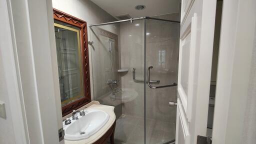 Classic Renovated Spacious Condo Sukhumvit 43 Sale