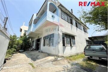 Land for sale 200 square wah near Rama 2 with reinforced concrete building.