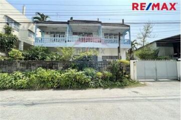 Land for sale 200 square wah near Rama 2 with reinforced concrete building.