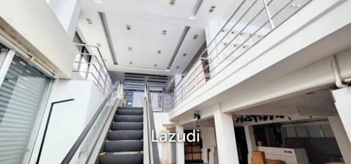 Retail space for rent in Klongthom