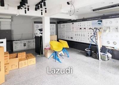 Retail space for rent in Klongthom