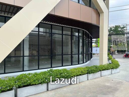 Retail space for rent in Bangna