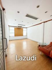 Commercial building for rent in Klongtoey