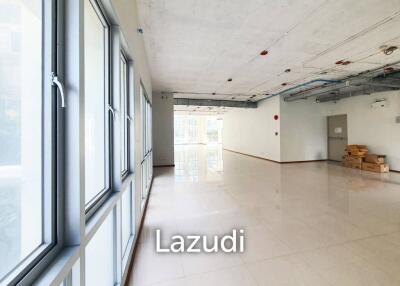 Retail Space 180 SQ.M at Vittayarut Building