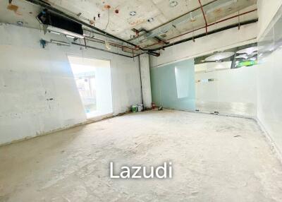 Retail space for rent in Srinakarin