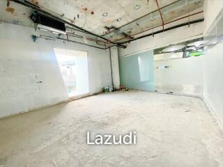 Retail space for rent in Srinakarin