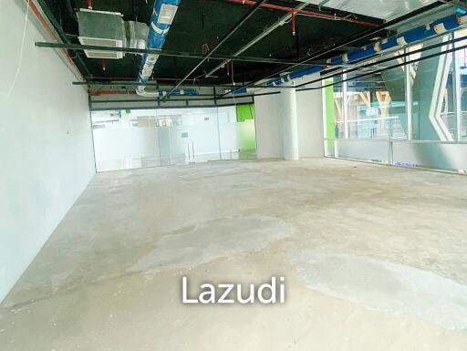 Retail space for rent in Srinakarin