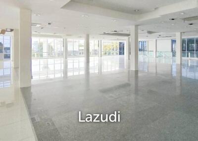 Retail space for rent in Srinakarin