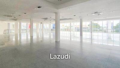 Retail space for rent in Srinakarin