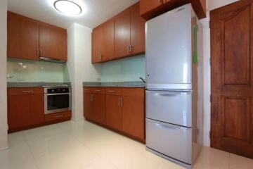 Modern 2 bedroom condo to rent at Rimping Condominium