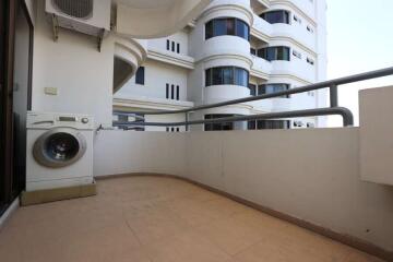 Modern 2 bedroom condo to rent at Rimping Condominium