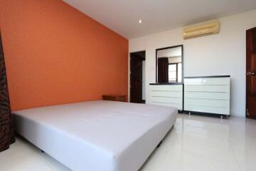 Modern 2 bedroom condo to rent at Rimping Condominium