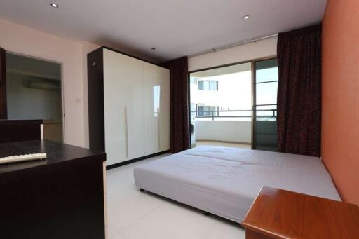Modern 2 bedroom condo to rent at Rimping Condominium