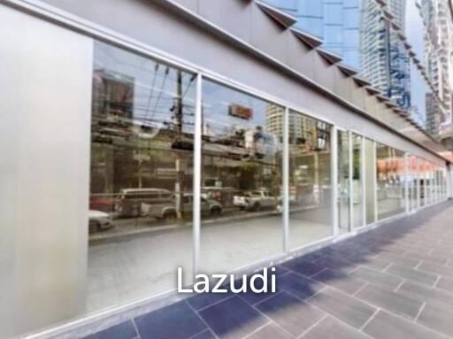 Prime Retail Space for Lease: Unbeatable Location at Sukhumvit + Rama 4 Junction!