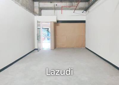 44sm Retail Space for Lease in Muangthai Phatra Complex Ratchada, Huai Khwang Shop 7