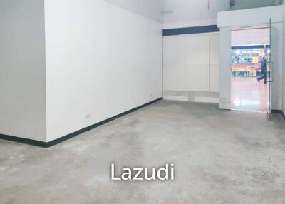 41m2 Retail Space for Lease in Muangthai Phatra Complex Ratchada Huai Khwang