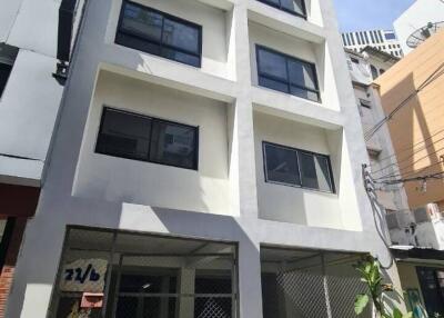 5 Floor Building on Sukhumvit Soi 4