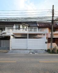 Townhouse for Rent in 14 Pridi Banomyong