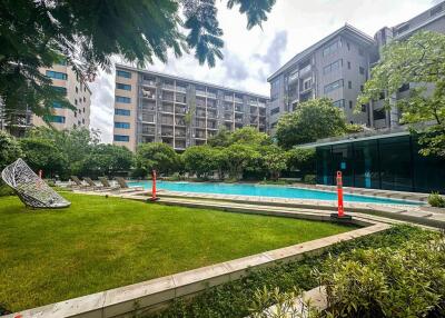 2-bedroom modern condo for sale close to BTS Surasak