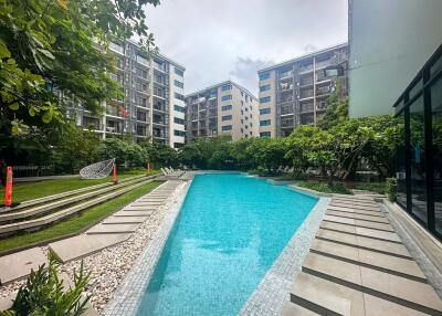 2-bedroom modern condo for sale close to BTS Surasak