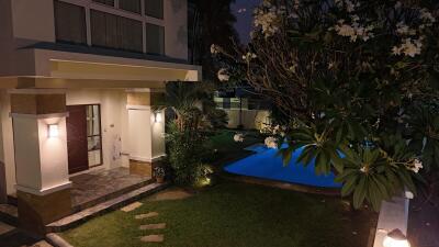 4-bedroom house for sale with private pool in Ramkamhaeng close to expressway