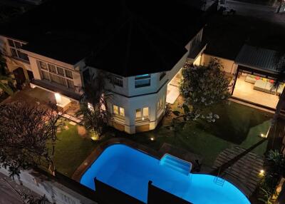 4-bedroom house for sale with private pool in Ramkamhaeng close to expressway