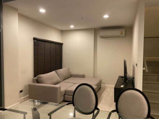 For Rent Bangkok Condo The Crest Sukhumvit 34 BTS Thong Lo Watthana