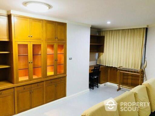 2-BR Condo at Supalai Place Sukhumvit 39 near BTS Phrom Phong (ID 34301)