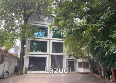 Luxury Commercial building for rent in Sukhumvit 26