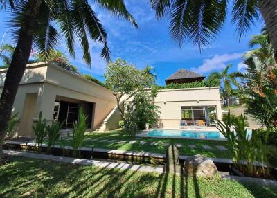 Luxurious villa with lush garden and private pool