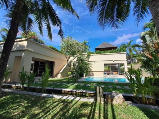 Luxurious villa with lush garden and private pool