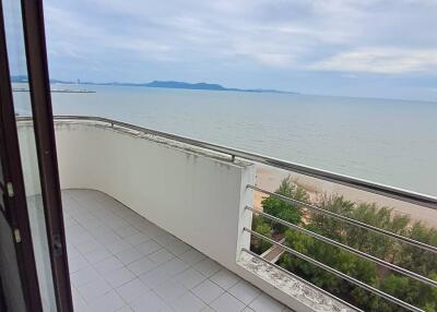 Balcony with ocean view