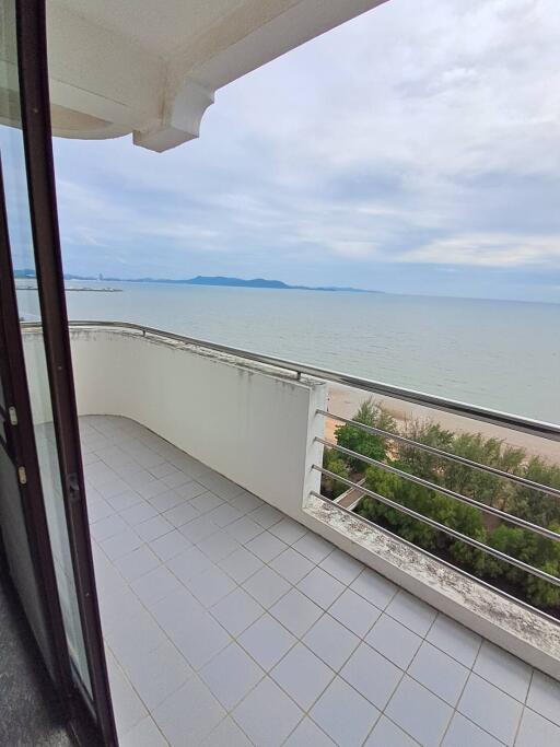 Balcony with ocean view