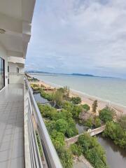 Balcony with a view of the beach and surroundings