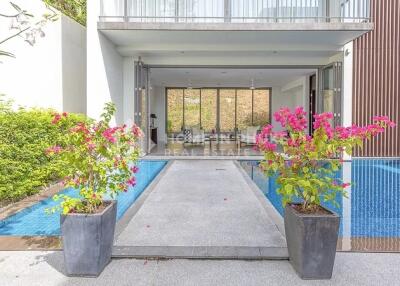 Modern Courtyard Pool Villa in Cape Yamu