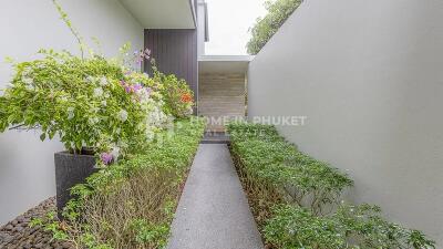 Modern Courtyard Pool Villa in Cape Yamu