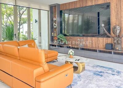 Contemporary 3-Bedroom Pool Villa in Si Sunthon