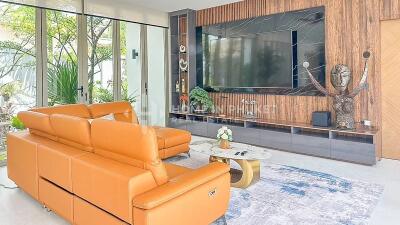 Contemporary 3-Bedroom Pool Villa in Si Sunthon