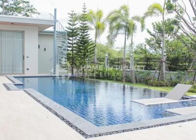 Contemporary 3-Bedroom Pool Villa in Si Sunthon