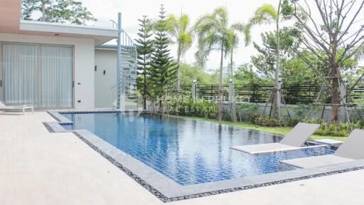 Contemporary 3-Bedroom Pool Villa in Si Sunthon