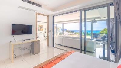 Modern 2-Bed Condo with Sea View
