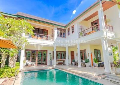 Modern Thai-Style Villa Near Beach