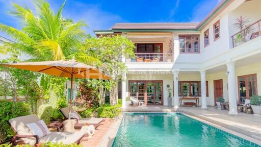 Modern Thai-Style Villa Near Beach