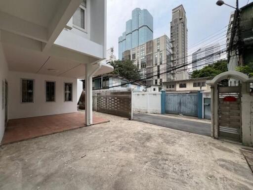 House for Rent in Sathon.