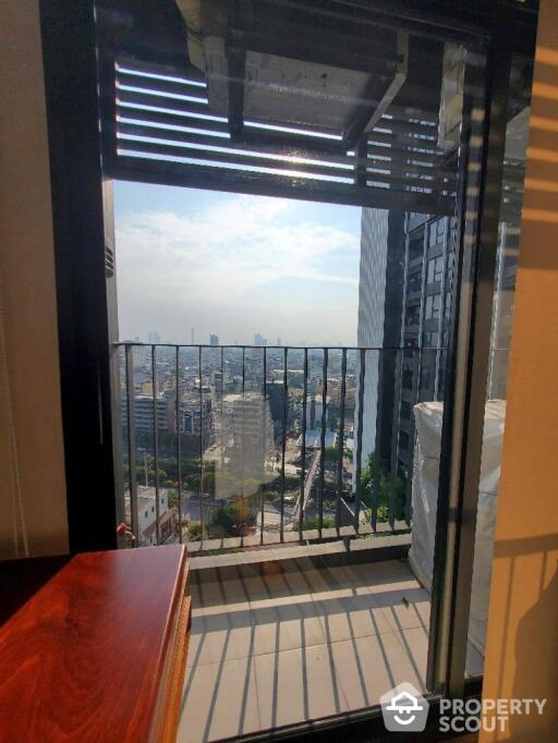 1-BR Condo at Knightsbridge Prime Sathorn near BTS Chong Nonsi