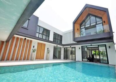 A modern house 5 bed with pool for rent or sale in Hang Dong, Chiang Mai