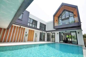 A modern house 5 bed with pool for rent or sale in Hang Dong, Chiang Mai