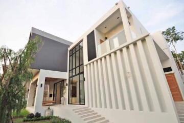 A modern house 5 bed with pool for rent or sale in Hang Dong, Chiang Mai