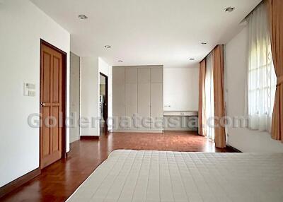 Spacious 2 Bedrooms Furnished Apartment in small private lowrise building - Soi Ari